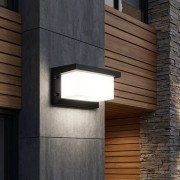 Lampa na elewacji 5000K.jpg
