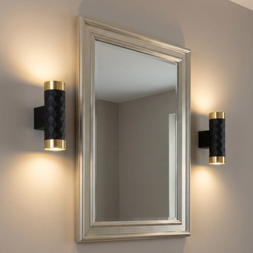 Lampy koło lustra.jpg