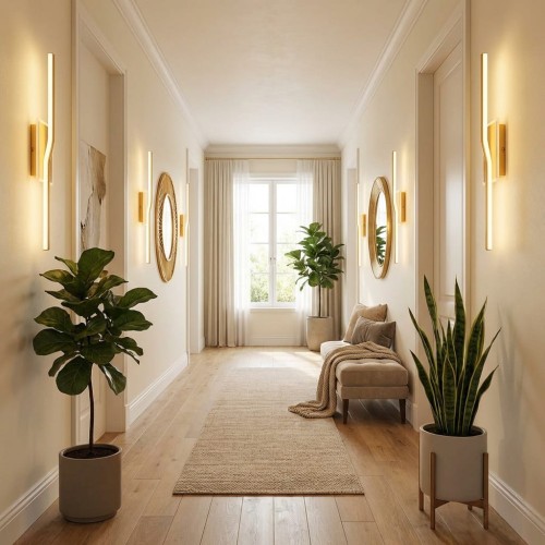 Piękny korytarz ze złotymi kinkietami.jpg