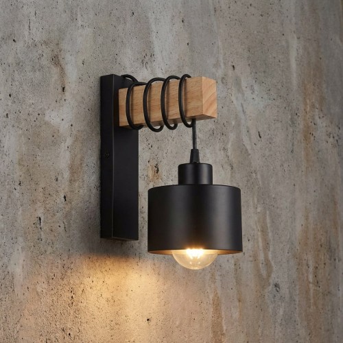 Lampa z ładną ścianą.jpg