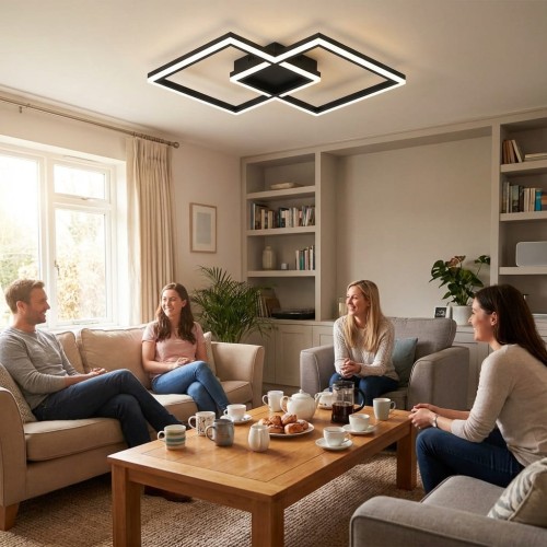 Salon z gośćmi i lampą.jpg