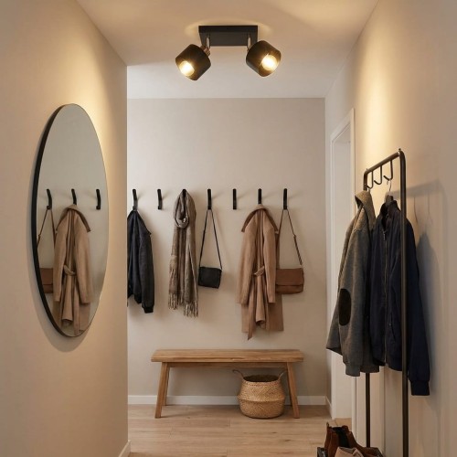 Korytarz z Lampą i Kurtkami.jpg